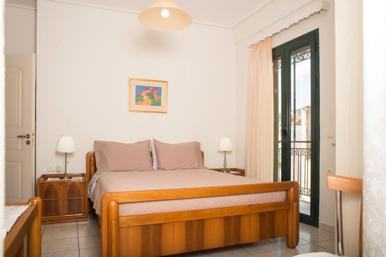 Maisonette With Garden In The Heart Of The Historical Kalamata Center エクステリア 写真