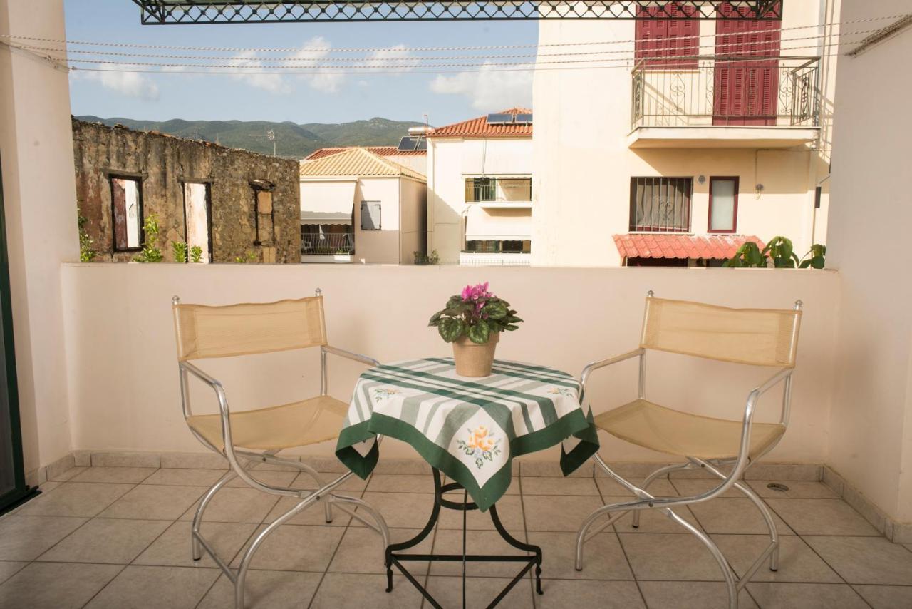 Maisonette With Garden In The Heart Of The Historical Kalamata Center エクステリア 写真