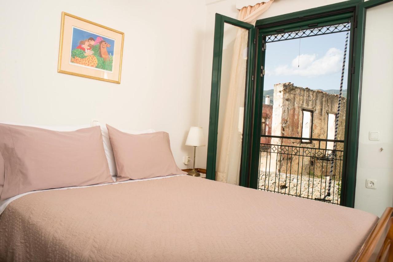 Maisonette With Garden In The Heart Of The Historical Kalamata Center エクステリア 写真