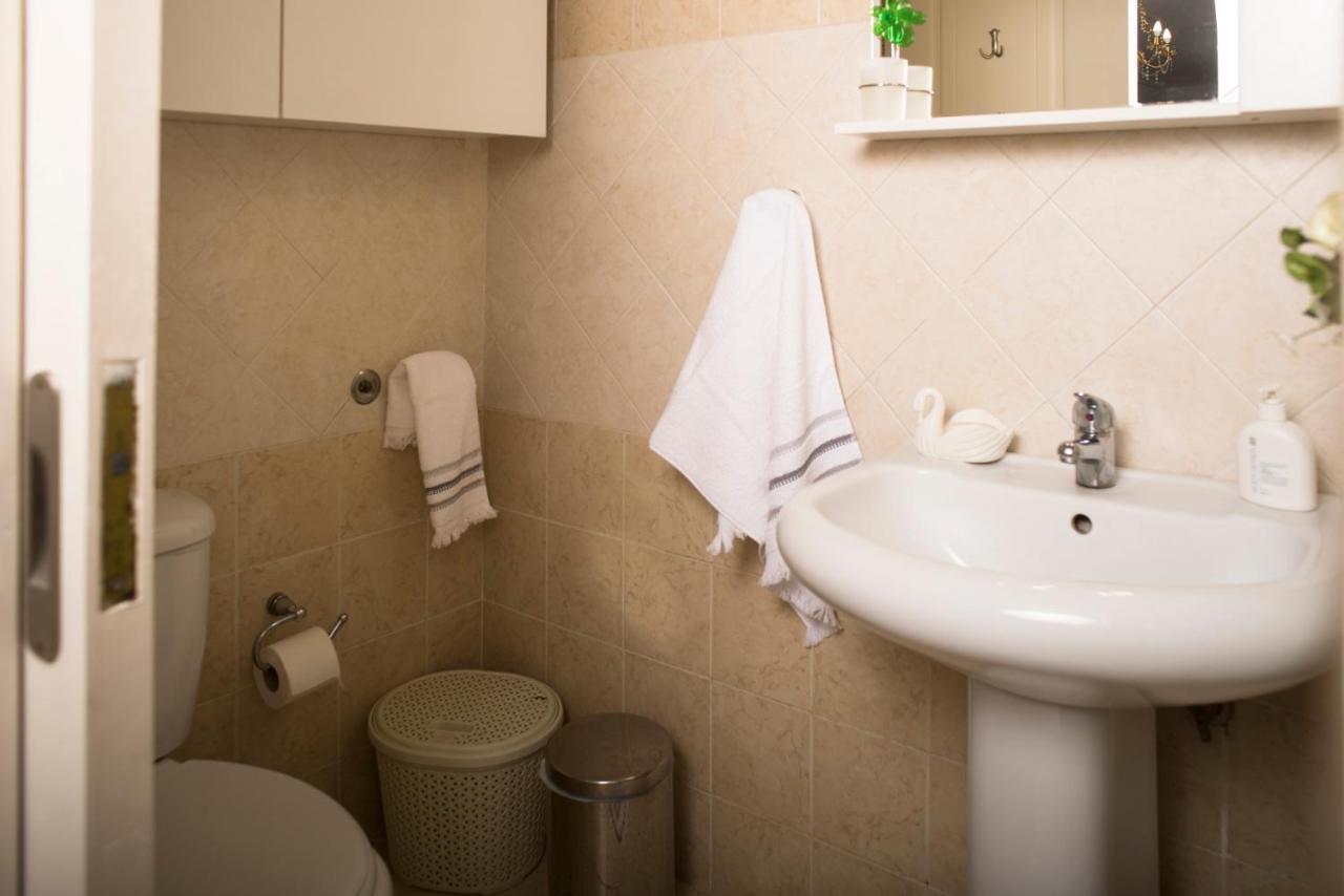 Maisonette With Garden In The Heart Of The Historical Kalamata Center エクステリア 写真