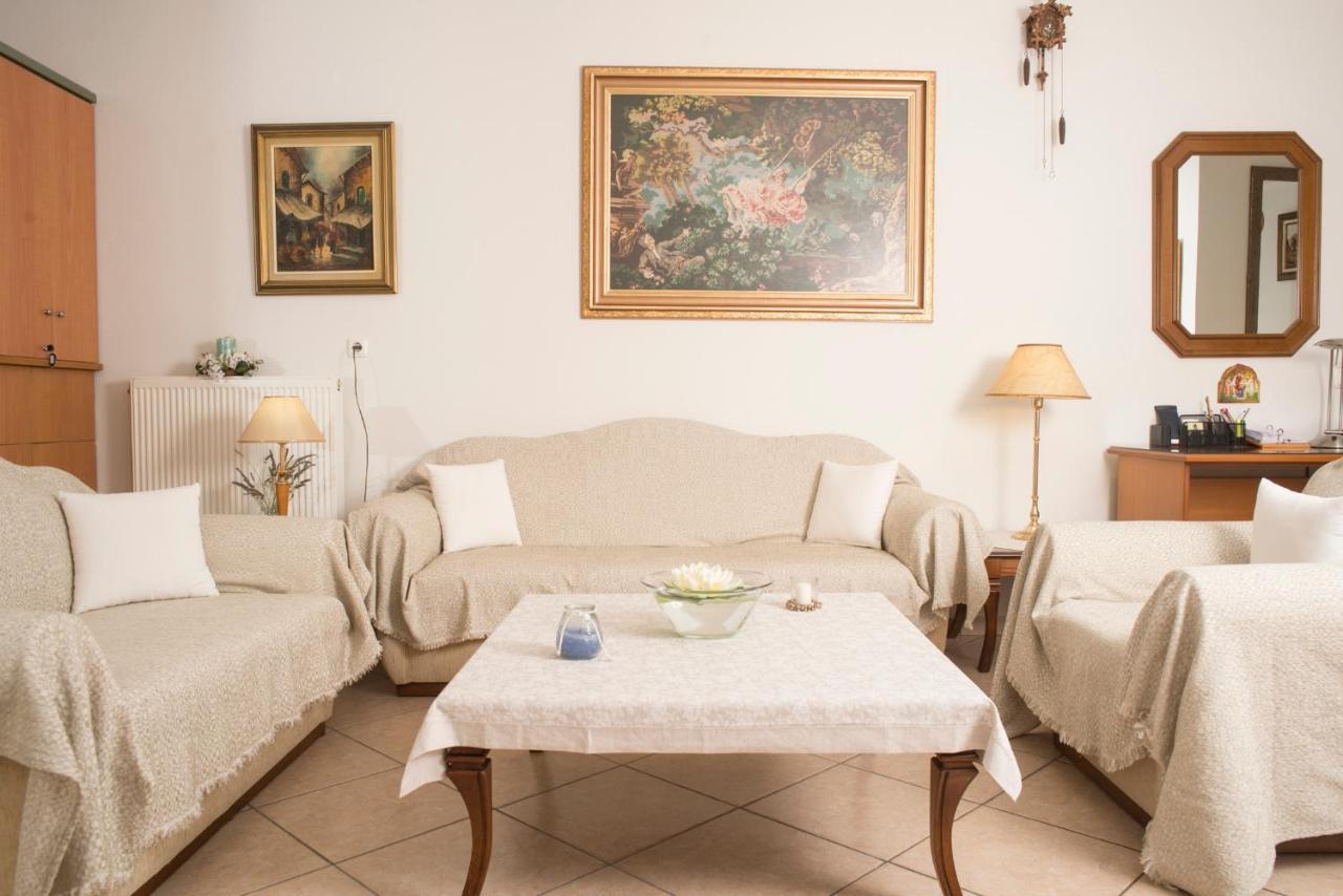 Maisonette With Garden In The Heart Of The Historical Kalamata Center エクステリア 写真