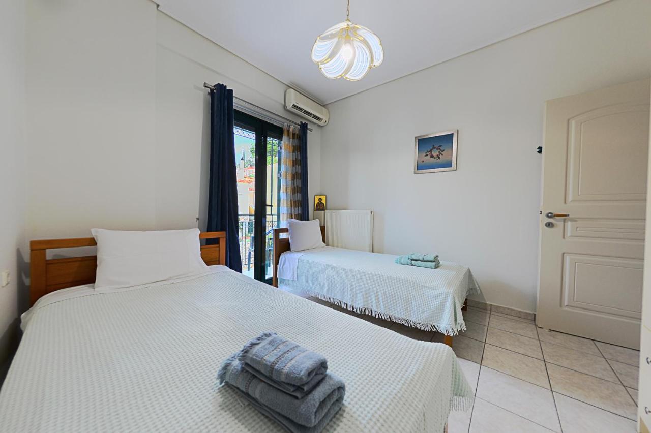 Maisonette With Garden In The Heart Of The Historical Kalamata Center エクステリア 写真