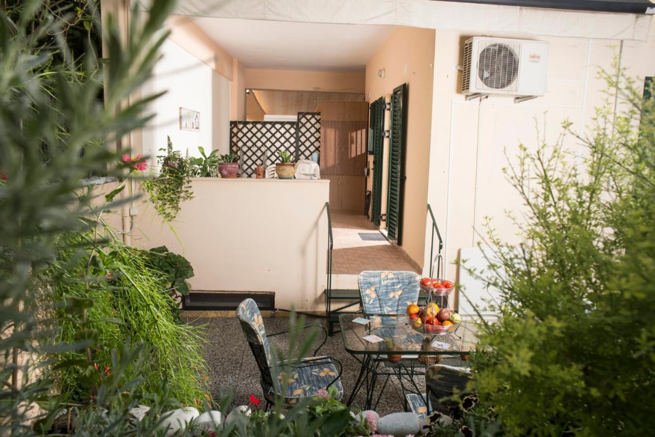 Maisonette With Garden In The Heart Of The Historical Kalamata Center エクステリア 写真