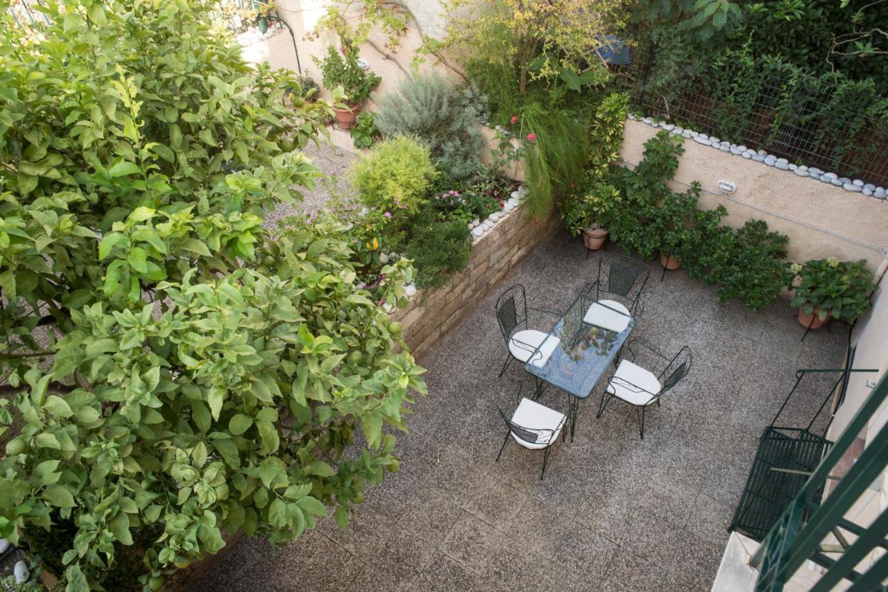 Maisonette With Garden In The Heart Of The Historical Kalamata Center エクステリア 写真